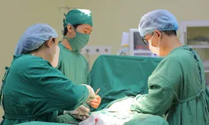 Khối u to như thai 7 tháng